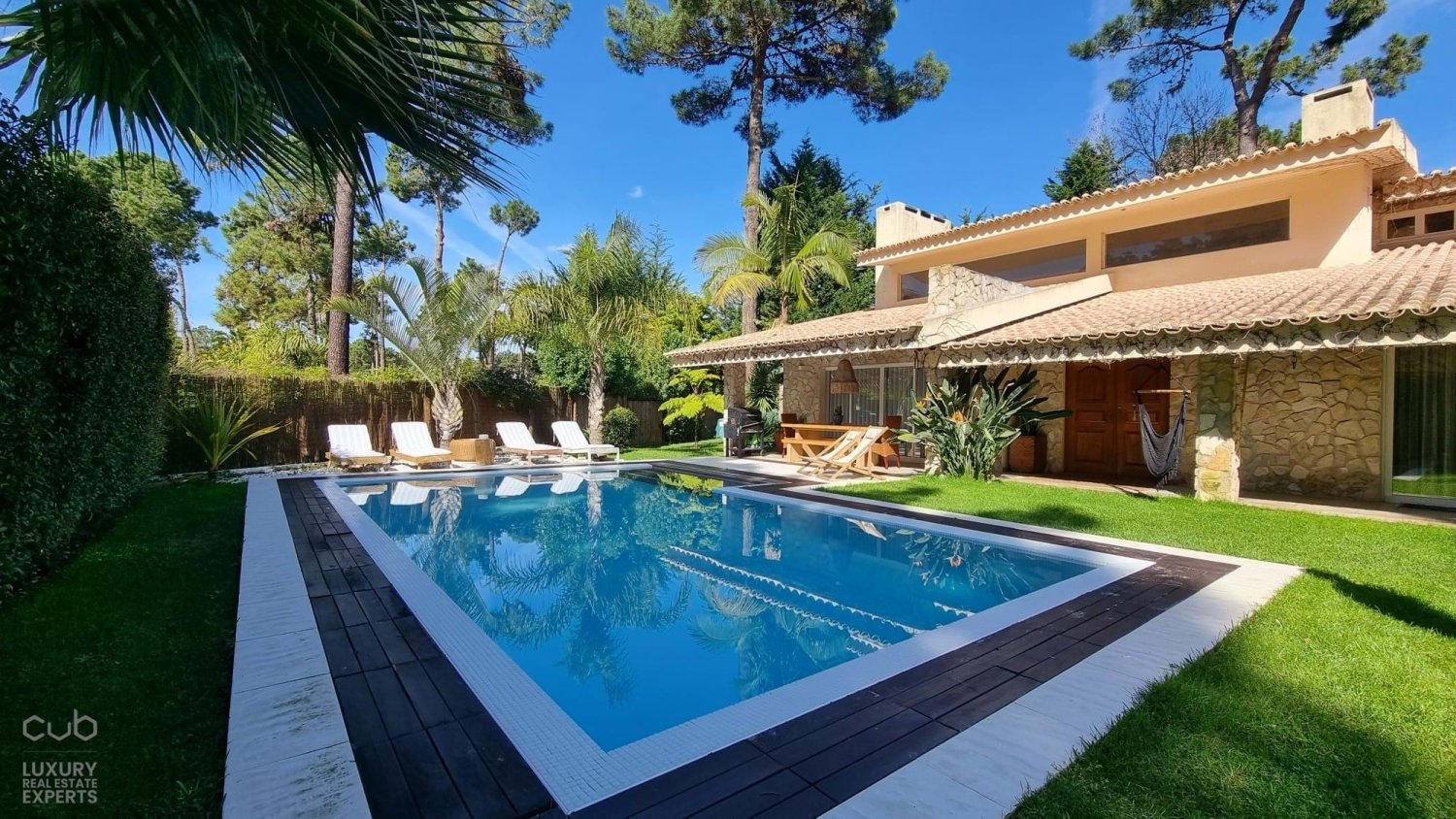 5 bedrooms Villa in Almada, Portugal No. 117745