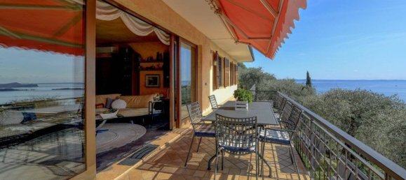 3 Schlafzimmer Villa in Gardone Riviera, Italy, Nr. 8022 24