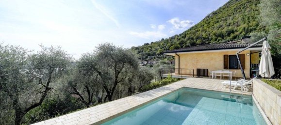3 Schlafzimmer Villa in Gardone Riviera, Italy, Nr. 8022 3