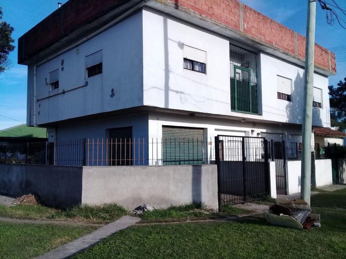 Casa de 7 dormitorios en Mar del Plata, Argentina No. 74216