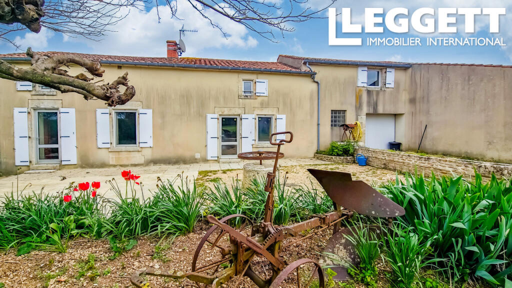 3 bedrooms House in Vendee, France No. 339223