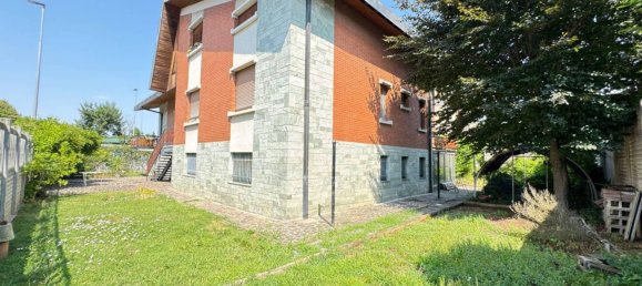 3 bedrooms Apartment in Limbiate, Italy No. 269225 2
