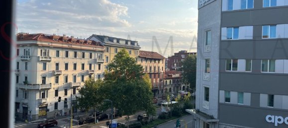 3 bedrooms Apartment in Milan, Italy No. 336894 8