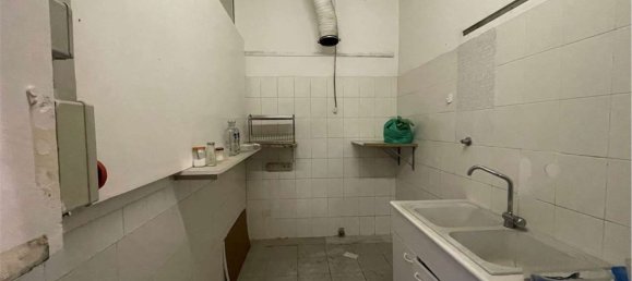 200m² Commercial property in Turin, Italy No. 179427 11