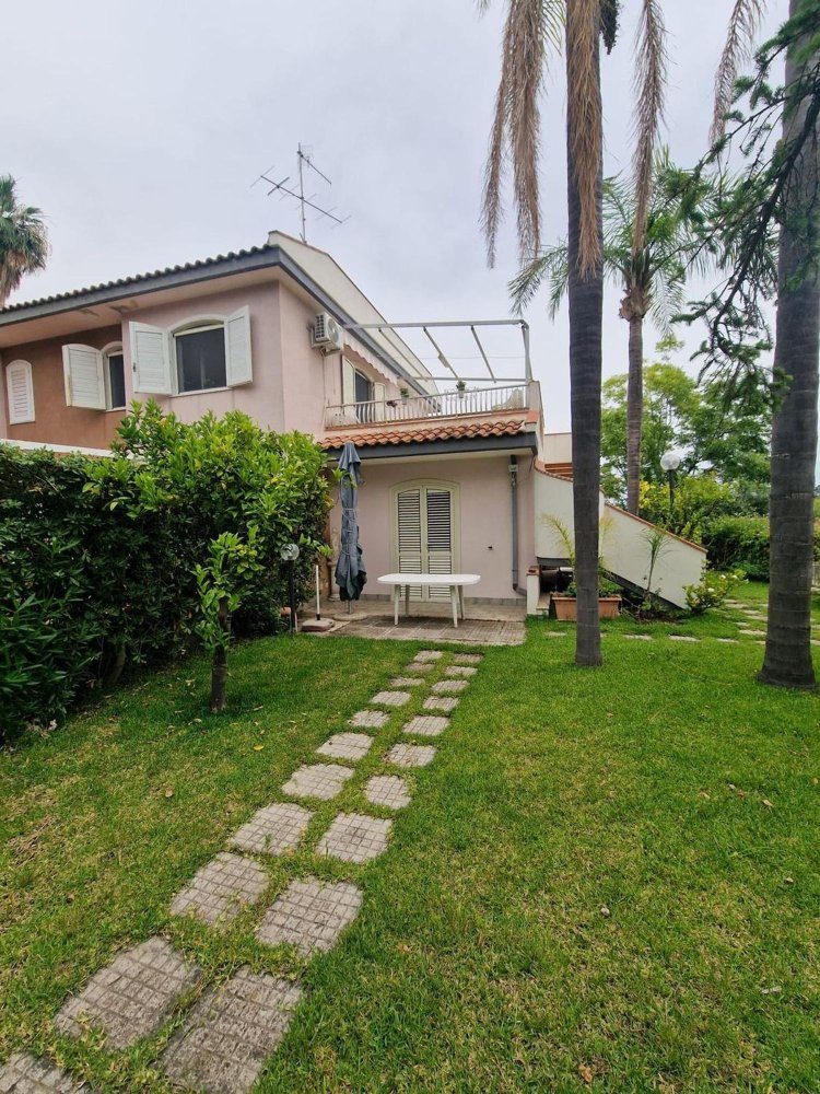 Villa de 3 habitaciónes en Mascali, Italy No. 278352