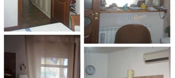 6 rooms Apartment in Torre Annunziata, Italy No. 9547 6