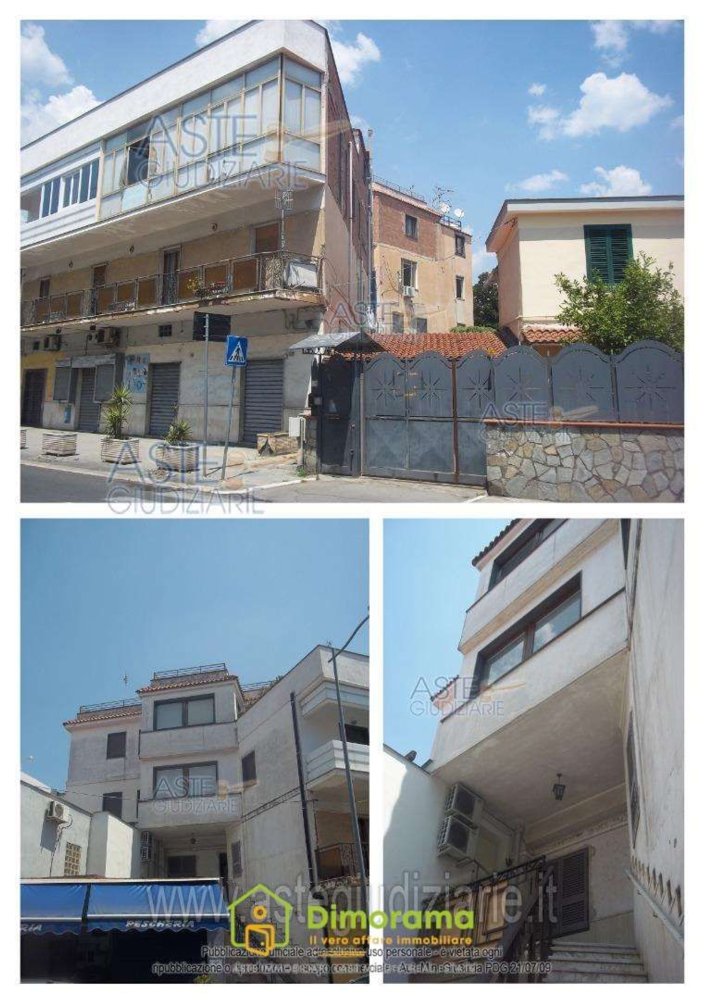 6 rooms Apartment in Torre Annunziata, Italy No. 9547