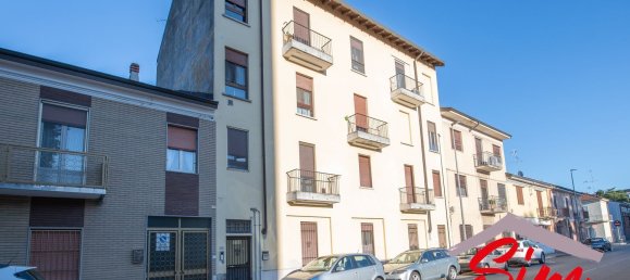 3 rooms Apartment in Novara, Italy No. 160620 2