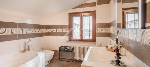 3 bedrooms Apartment in Reggio Emilia, Italy No. 374292 18