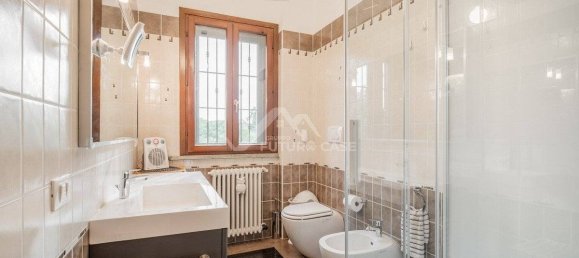 3 bedrooms Apartment in Reggio Emilia, Italy No. 374292 2