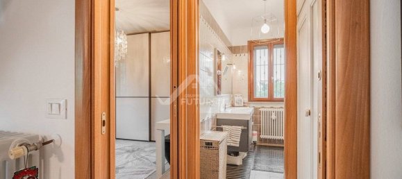 3 bedrooms Apartment in Reggio Emilia, Italy No. 374292 10