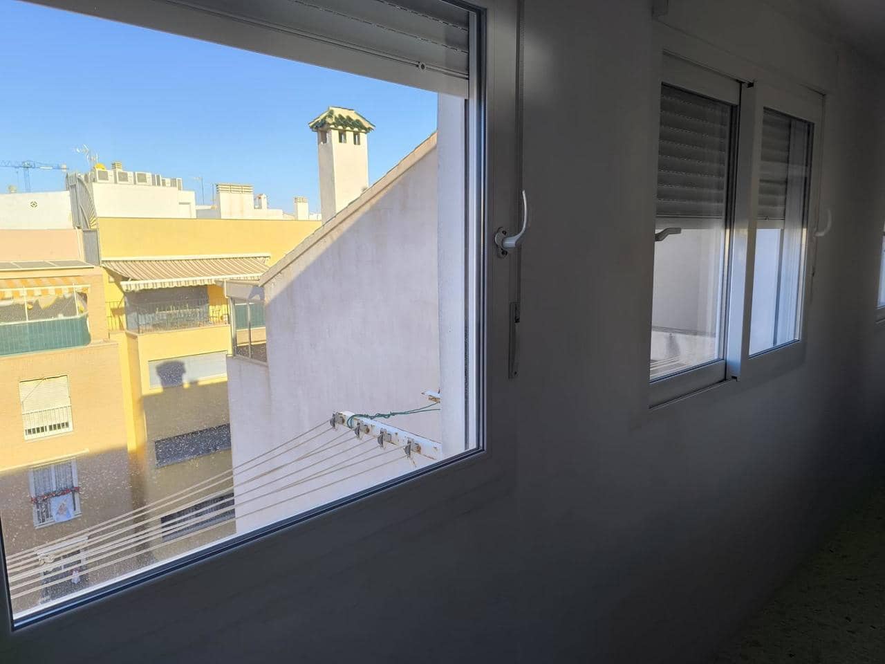 Apartamento de 3 dormitorios en Torrevieja, Spain No. 187999