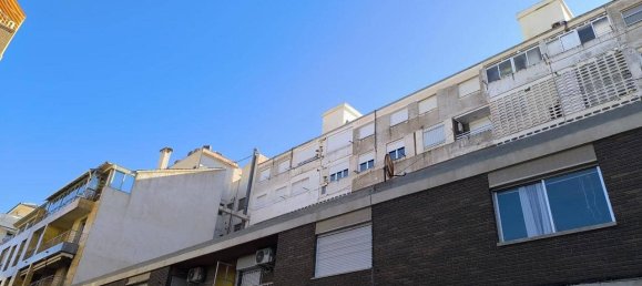Apartamento de 3 dormitorios en Torrevieja, Spain No. 187999 3