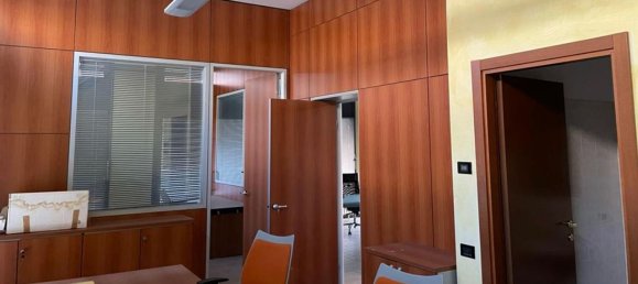 4-Zimmer Wohnung in Milan, Italy, Nr. 248097 2