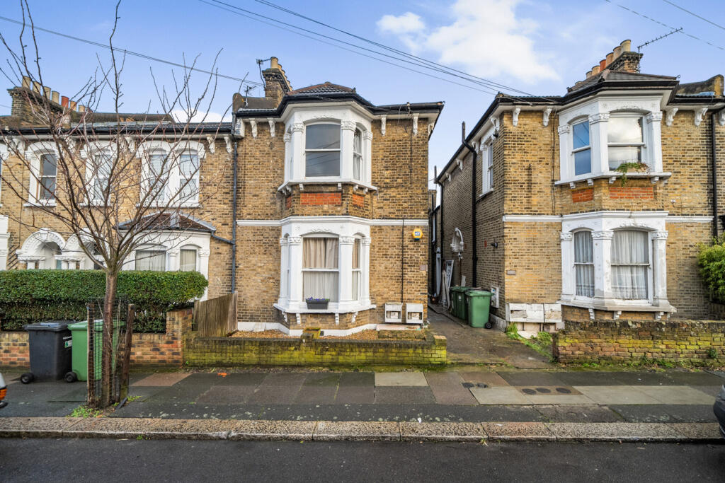 2 bedrooms Apartment in London, United Kingdom No. 7583