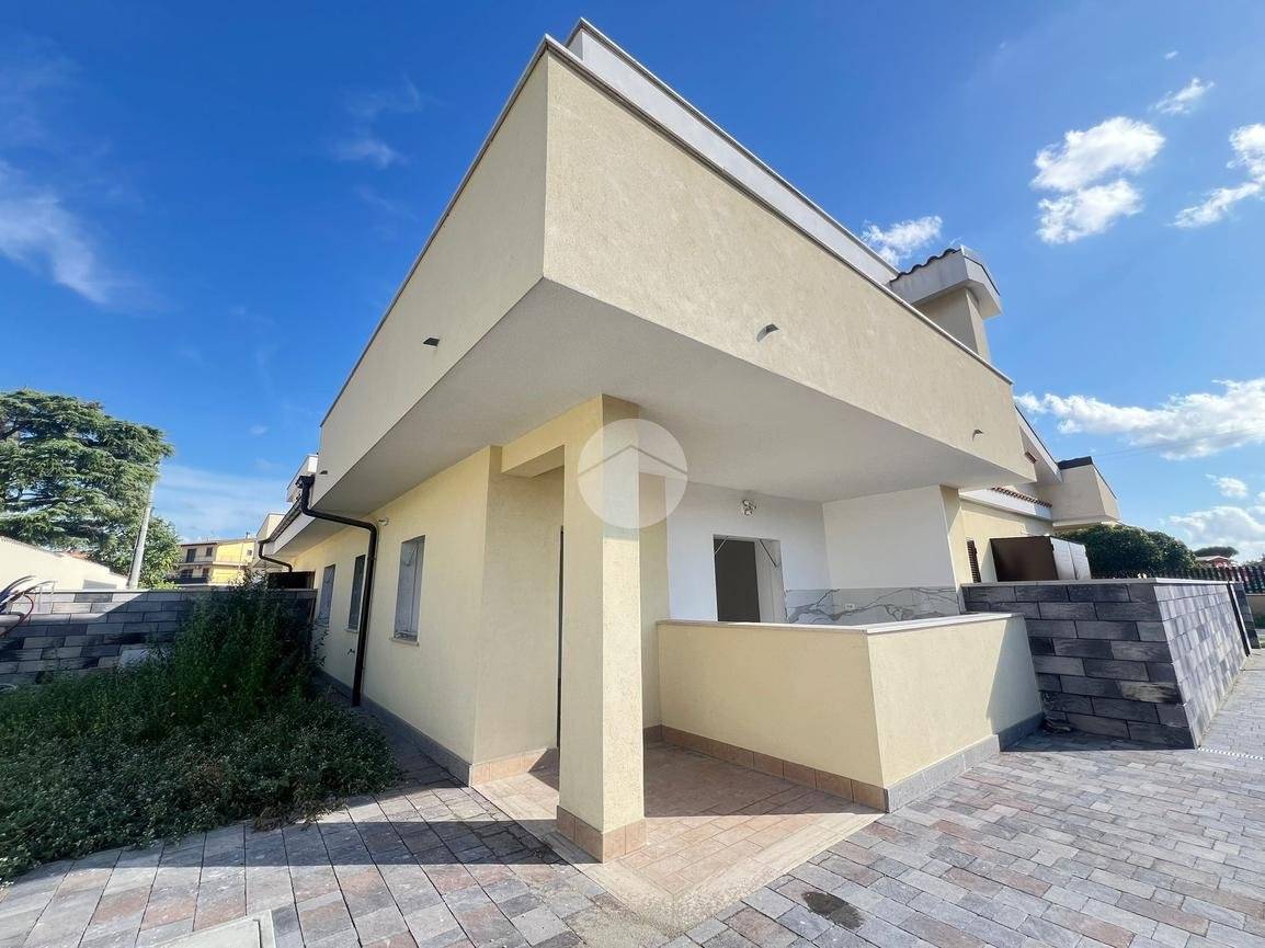 2 bedrooms Villa in Rome, Italy No. 402823