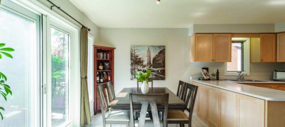 4 bedrooms House in Oakville, Canada No. 339 10