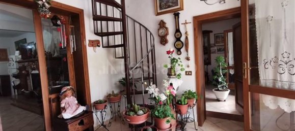 5 rooms Apartment in Sovicille, Italy No. 177371 2