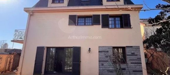 6 bedrooms House in Joinville-le-Pont, France No. 138440 2