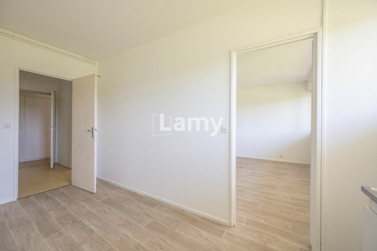 Квартира с 4 комнатами в Лормон, Франция № 279357