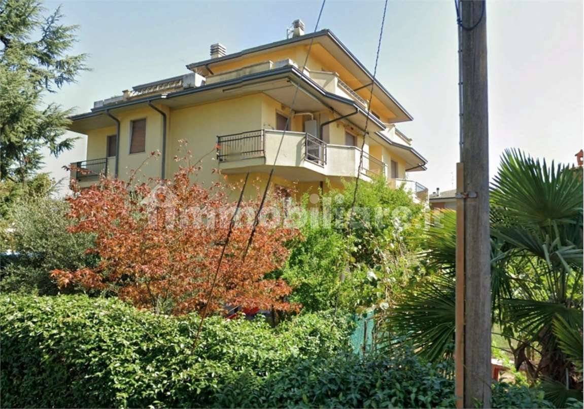 Квартира с 4 спальнями в Романо ди Ломбардия, Италия № 291734