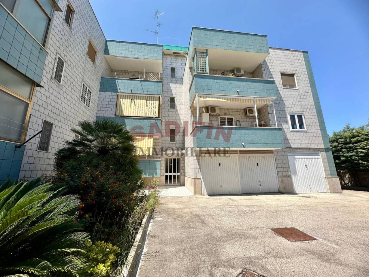 Apartamento de 4 habitaciónes en Modugno, Italy No. 133374