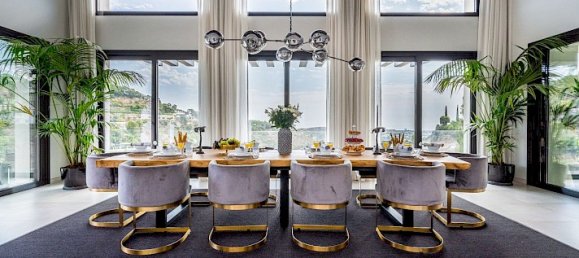 5 bedrooms Villa in El Madronal, Spain No. 32060 32