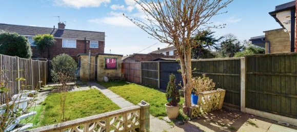 4 bedrooms House in Feltham, United Kingdom No. 9806 6