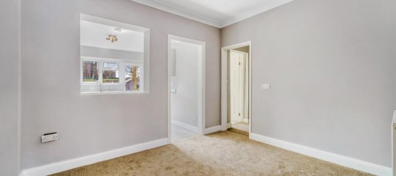 4 bedrooms House in Feltham, United Kingdom No. 9806 10