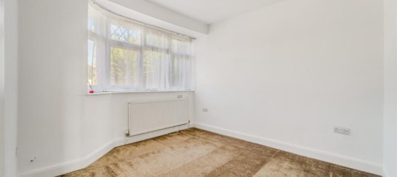 4 bedrooms House in Feltham, United Kingdom No. 9806 14