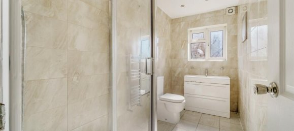 4 bedrooms House in Feltham, United Kingdom No. 9806 15