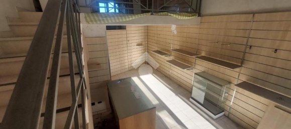 1 room Commercial property in Naples, Italy No. 287951 3
