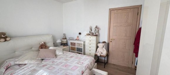 Apartamento de 3 dormitorios en Calolziocorte, Italy No. 365497 10