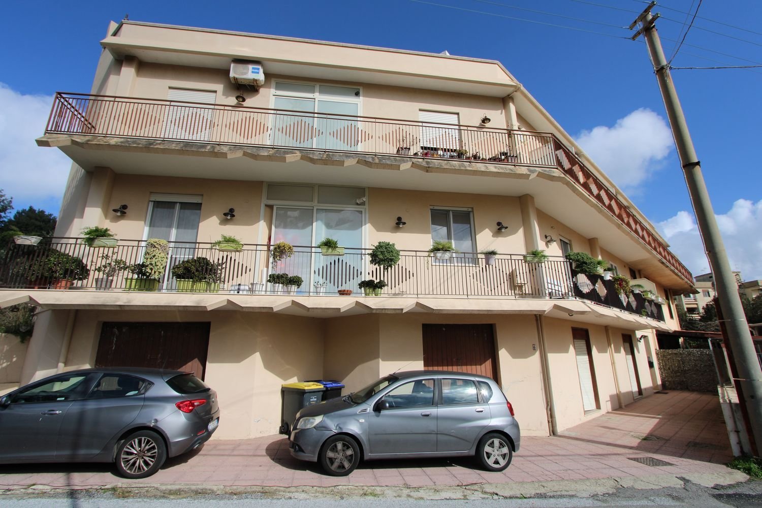 Garage in Messina, Italy 94m², Nr. 71894