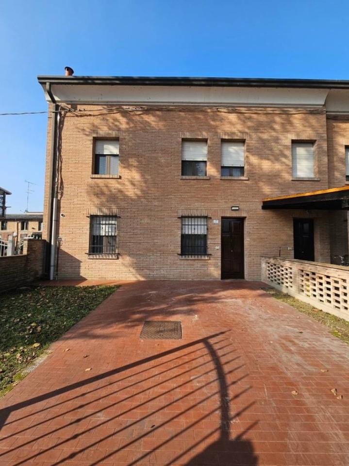 4 rooms House in Portomaggiore, Italy No. 146020