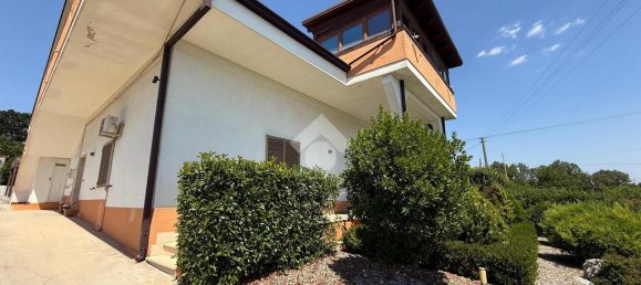 5 bedrooms Villa in Altamura, Italy No. 263998 2