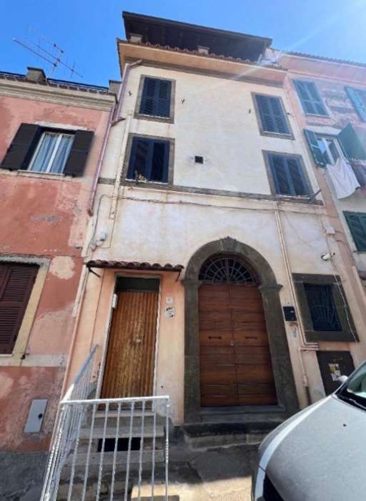 14 rooms Apartment in Monte Porzio Catone, Italy No. 15200