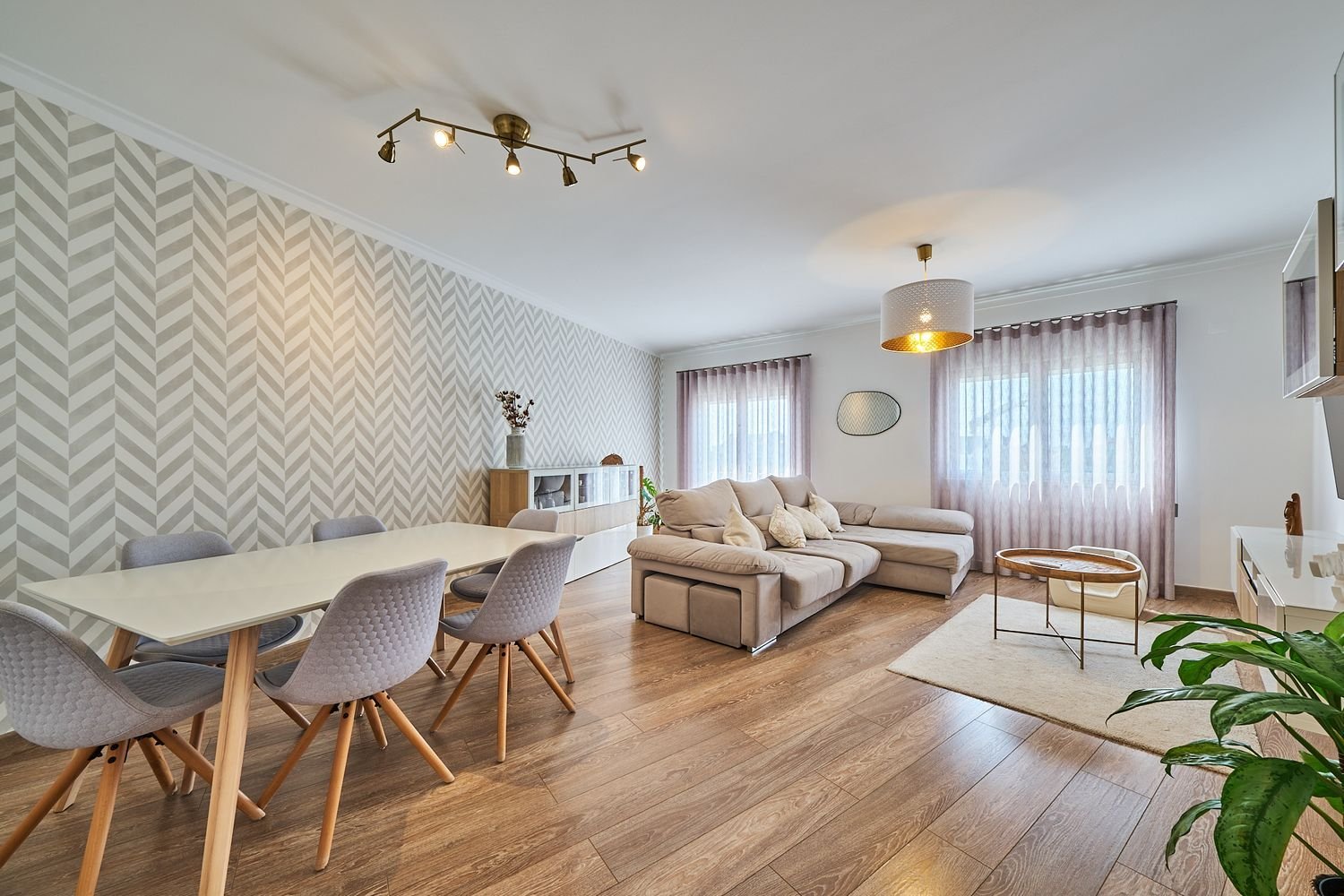 3 bedrooms Apartment in Corroios, Portugal No. 335276