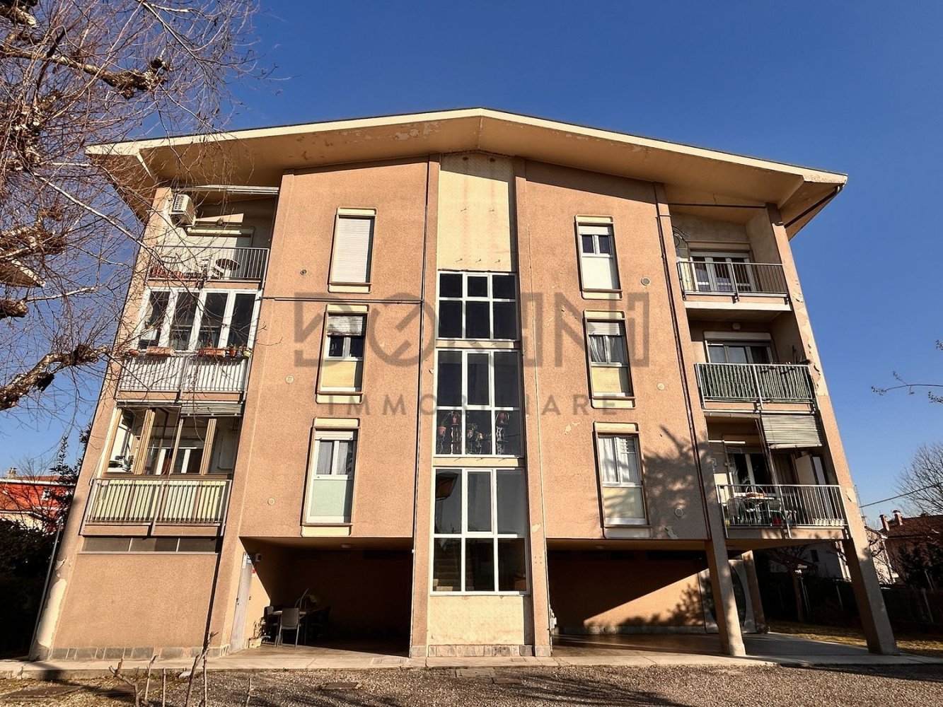 Apartamento de 3 habitaciónes en Tradate, Italy No. 223485