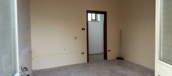 3-Zimmer Wohnung in Casoria, Italy, Nr. 32875 8