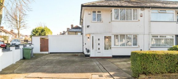 3 bedrooms House in Wembley, United Kingdom No. 12189 16