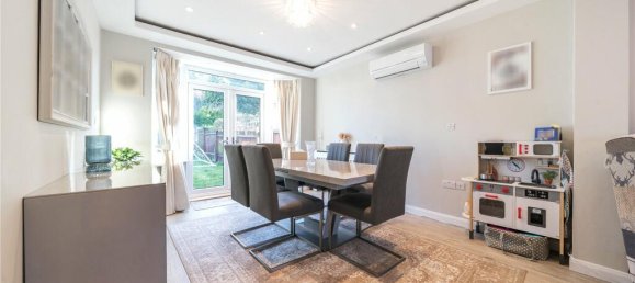 3 bedrooms House in Wembley, United Kingdom No. 12189 18