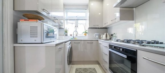 3 bedrooms House in Wembley, United Kingdom No. 12189 4