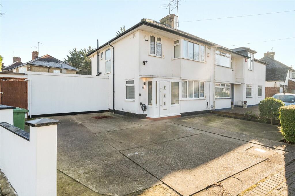 3 bedrooms House in Wembley, United Kingdom No. 12189