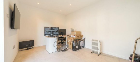 3 bedrooms House in Wembley, United Kingdom No. 12189 14