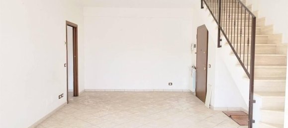 3 rooms Apartment in Rome, Italy No. 17739 2