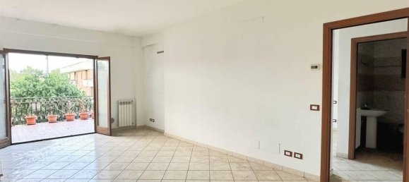 3 rooms Apartment in Rome, Italy No. 17739 11