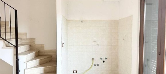 3 rooms Apartment in Rome, Italy No. 17739 9