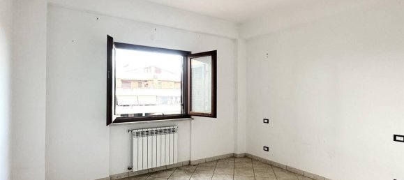 3 rooms Apartment in Rome, Italy No. 17739 17
