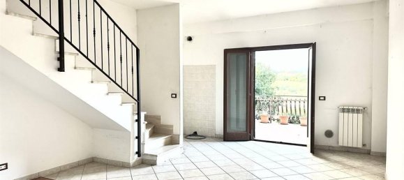 3 rooms Apartment in Rome, Italy No. 17739 5